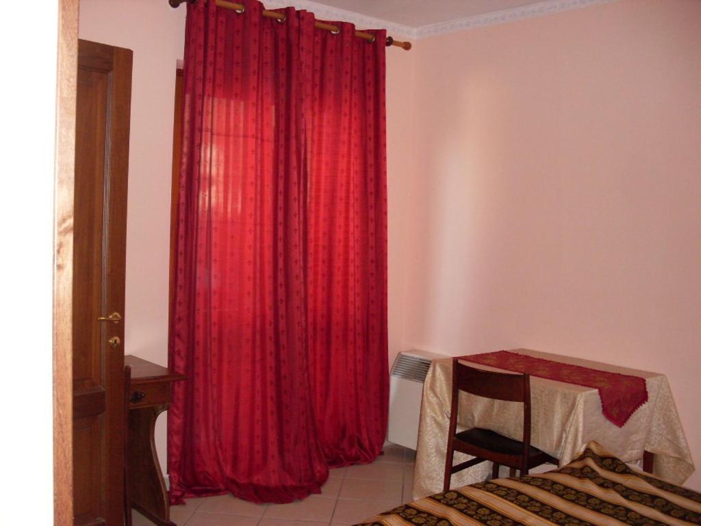 Hotel Il Rifugio Celano Zimmer foto